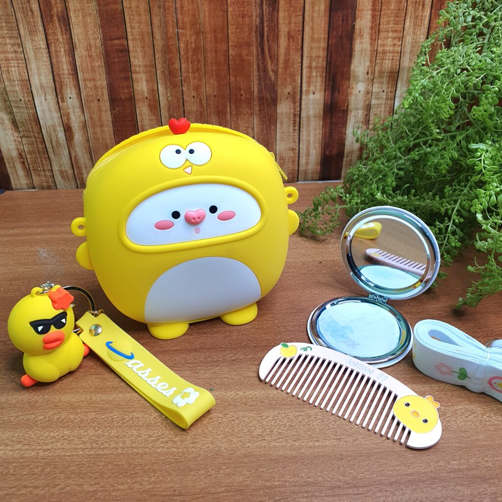 fufu-friends-sling-pouch